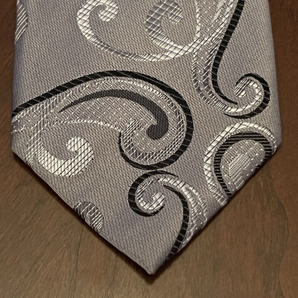 Concepts By Claiborne Gray Hand Made 100% Silk Men’s Neck Tie Made In China
